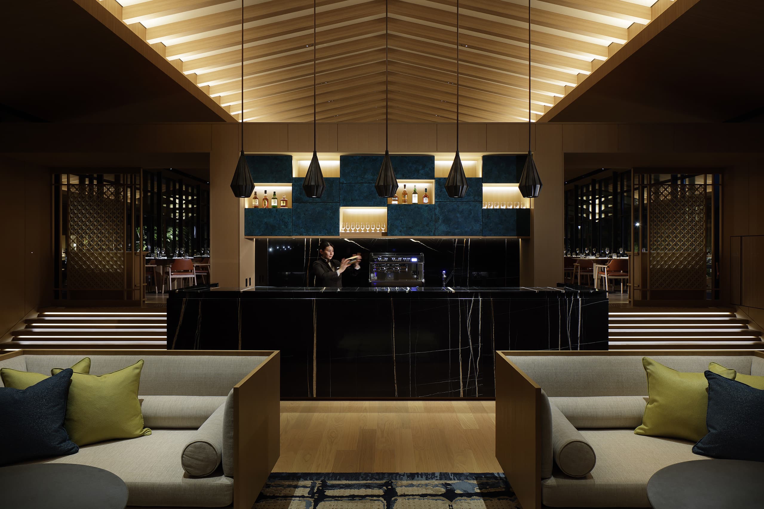 tenjin_the_bar_night.jpg