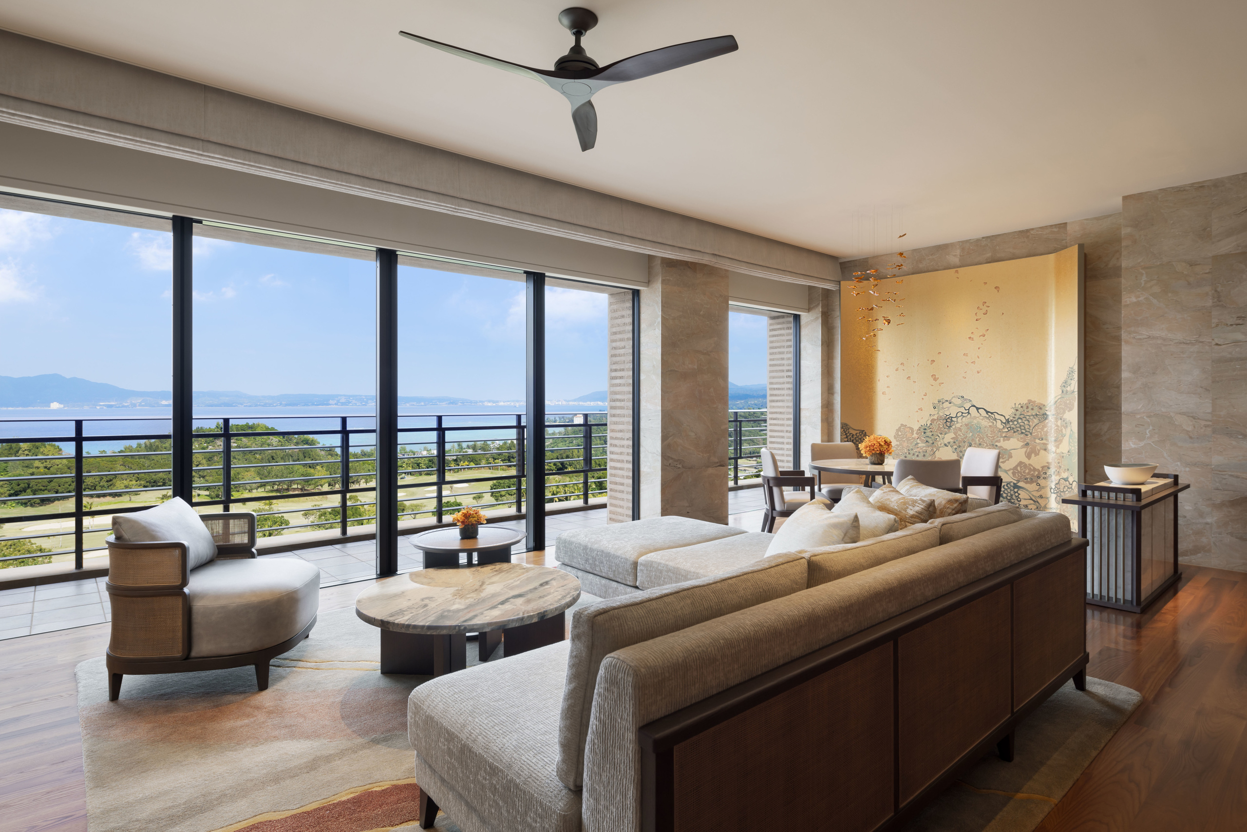 rc.okarz.livingroom.presidentialsuite.sun.01.jpg