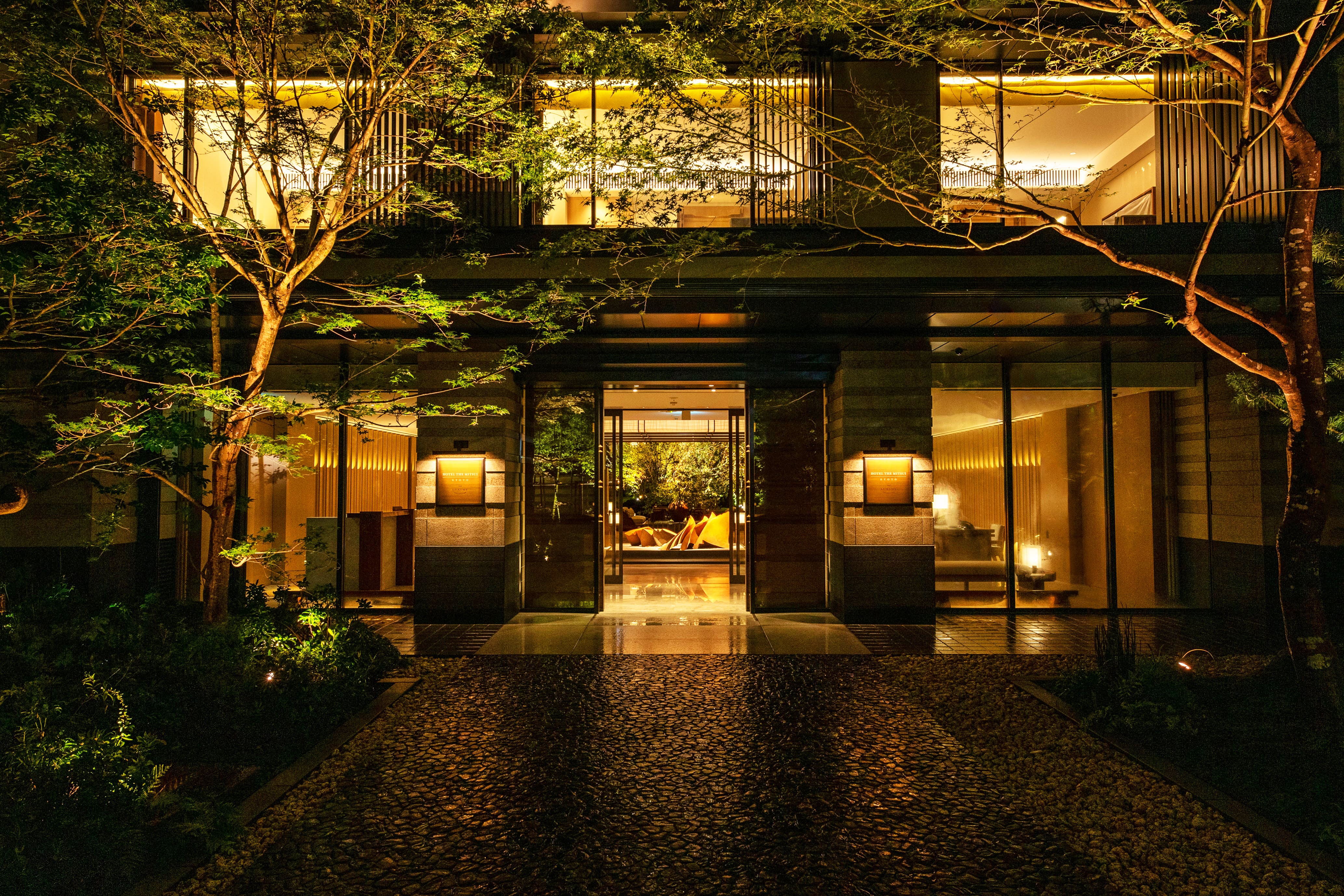 exterior_entrance02.jpg