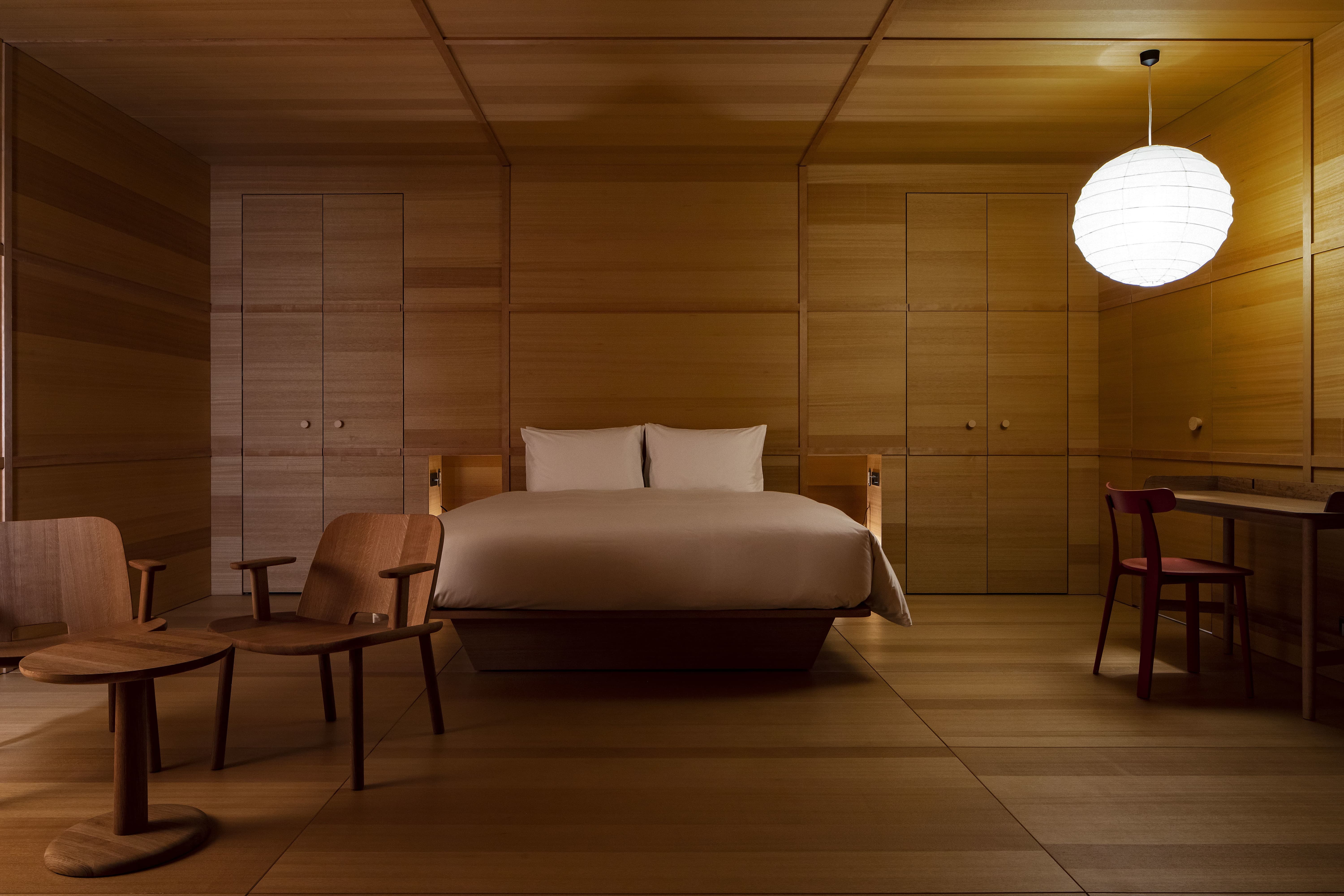 shiroiya_hotel_jasper_morrison_room_1_high_reso_ﾂｩshinya_kigure-min.jpg