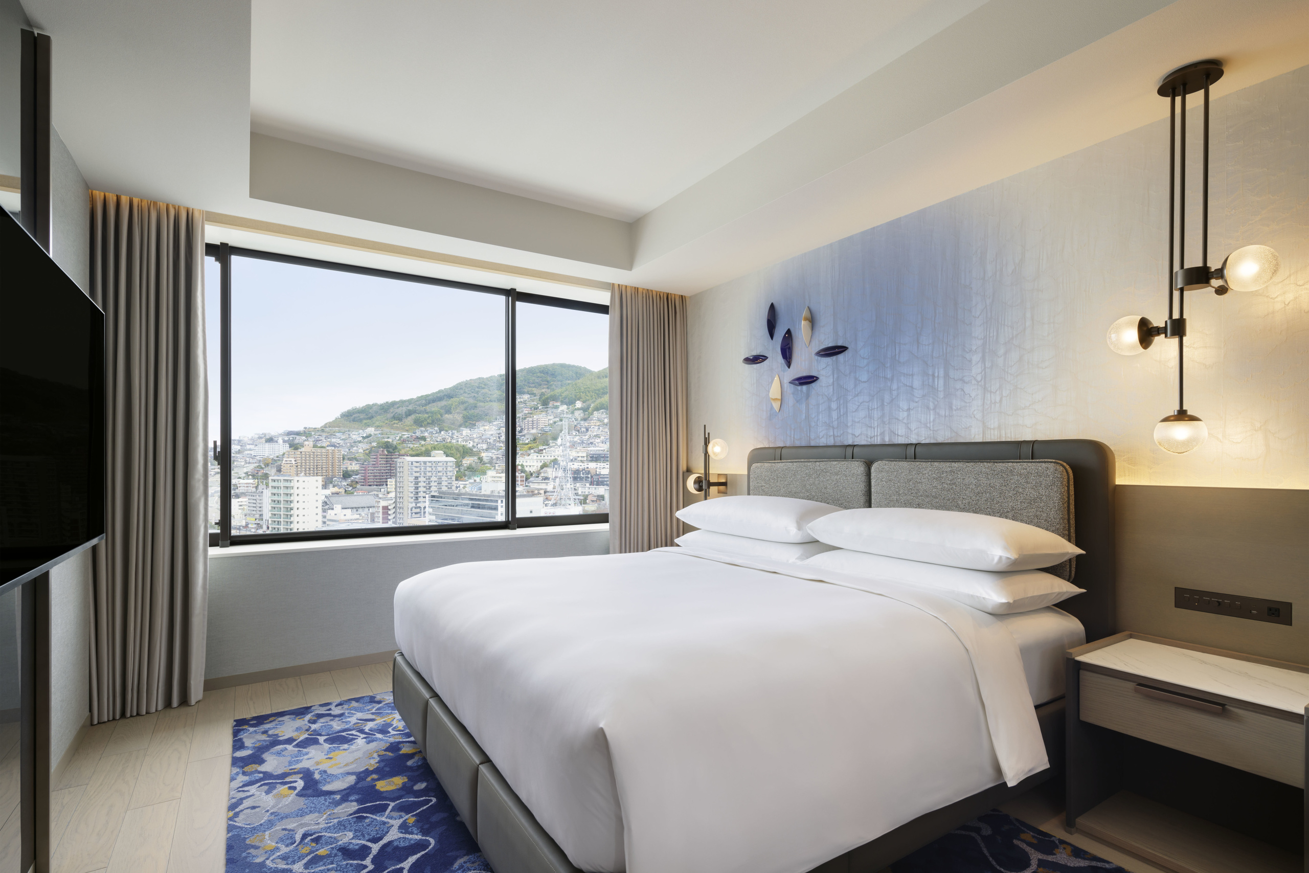 mh_ngsmc_guestroom_m_club_king_02.jpg