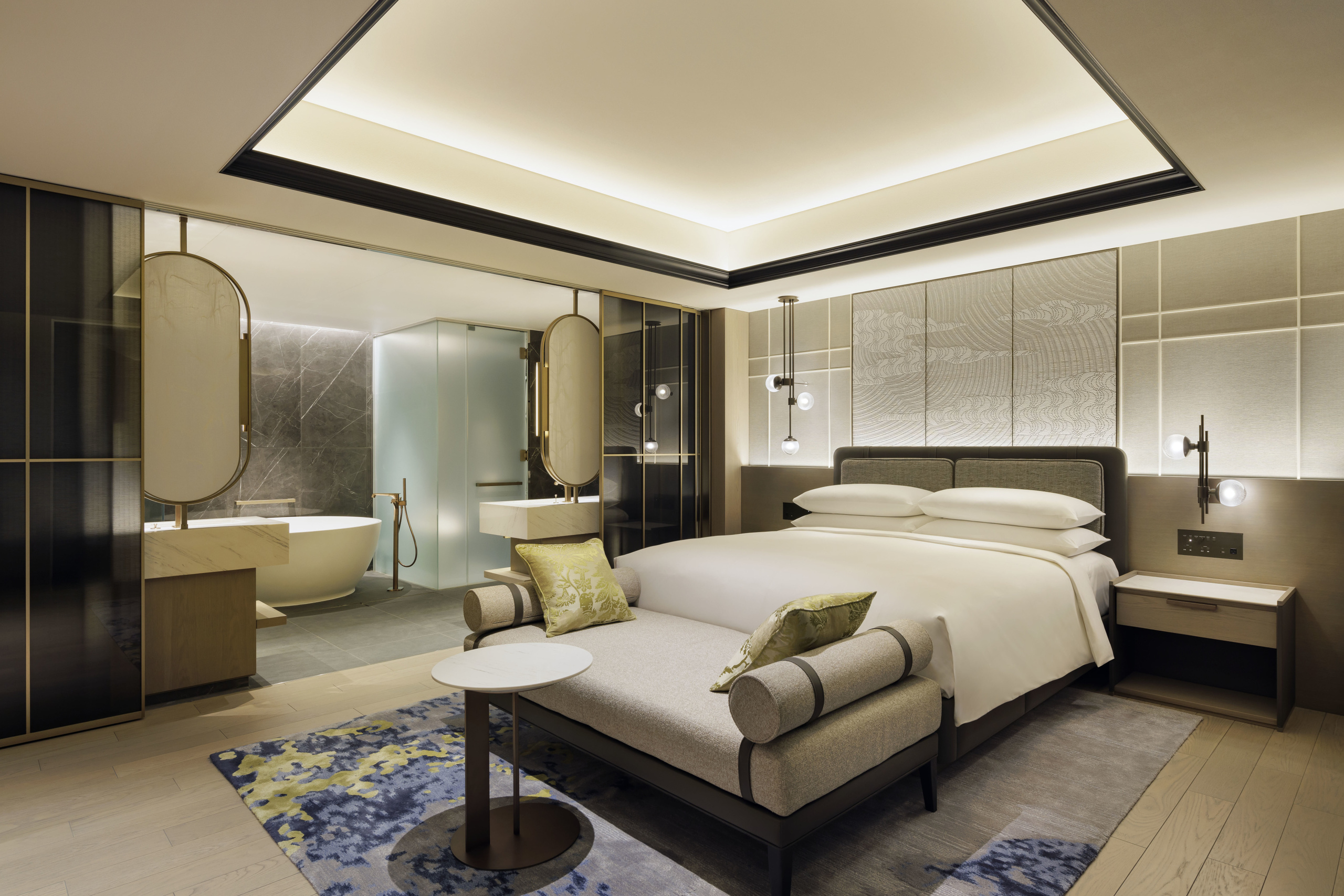 mh_ngsmc_guestroom_imperial_suite_02.jpg