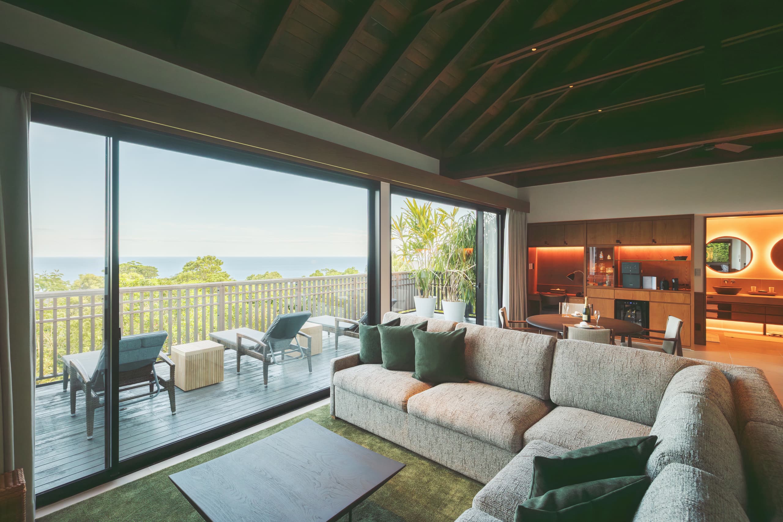villa_suite_living2.jpg
